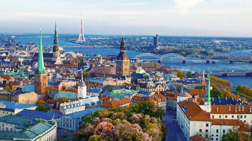 Latvia E-Invoicing Rules 2026–2028: Reporting Channels, Timeline and Compliance Guide latvia